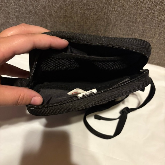 Nintendo DS Mario Carrying Case Bag Black Strap Pockets Buckle Zippered - Picture 6 of 9